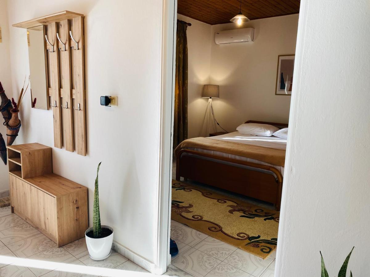 Mia Guest House - Entire Home With Balcony & Garden Divjake Luaran gambar