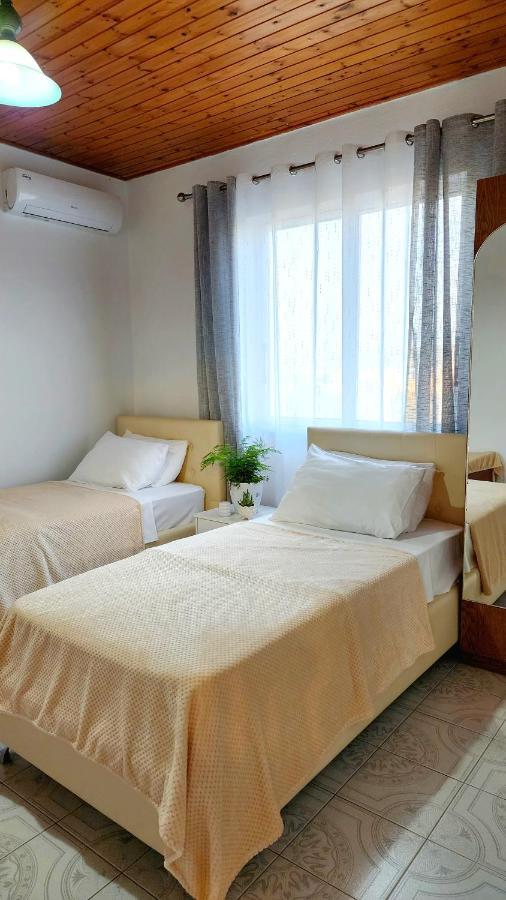 Mia Guest House - Entire Home With Balcony & Garden Divjake Luaran gambar