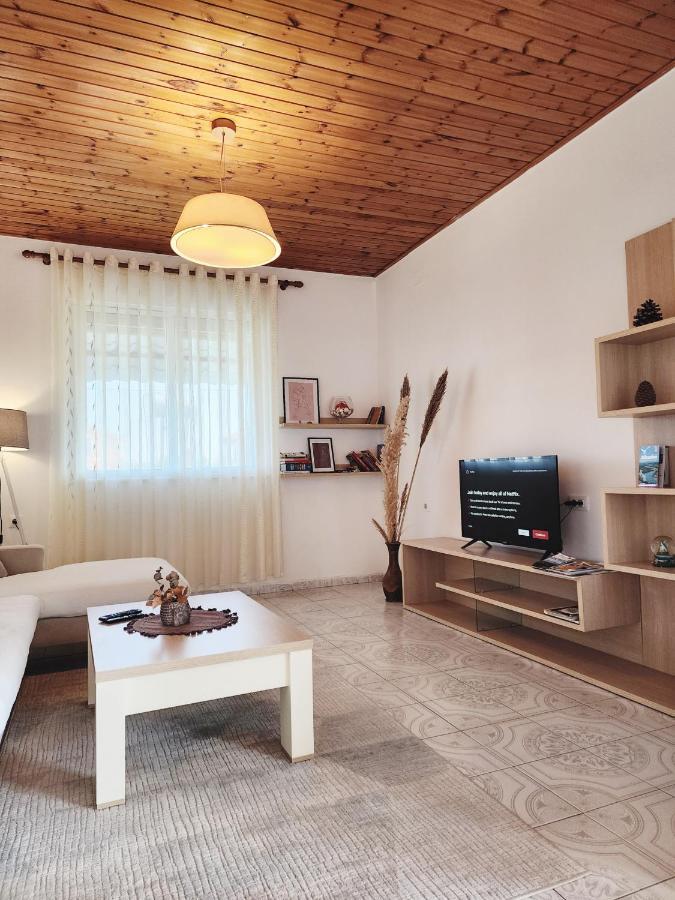 Mia Guest House - Entire Home With Balcony & Garden Divjake Luaran gambar