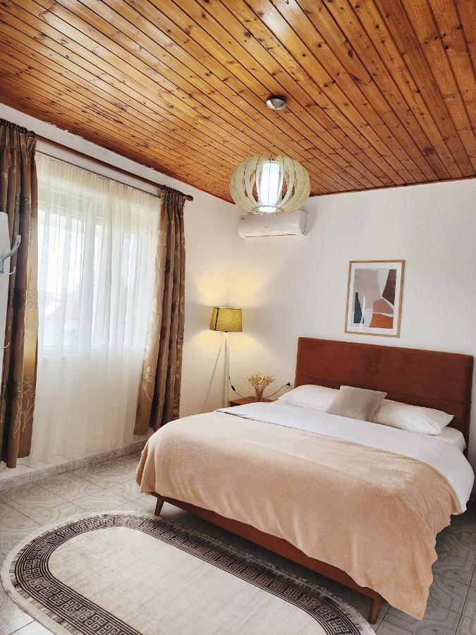 Mia Guest House - Entire Home With Balcony & Garden Divjake Luaran gambar