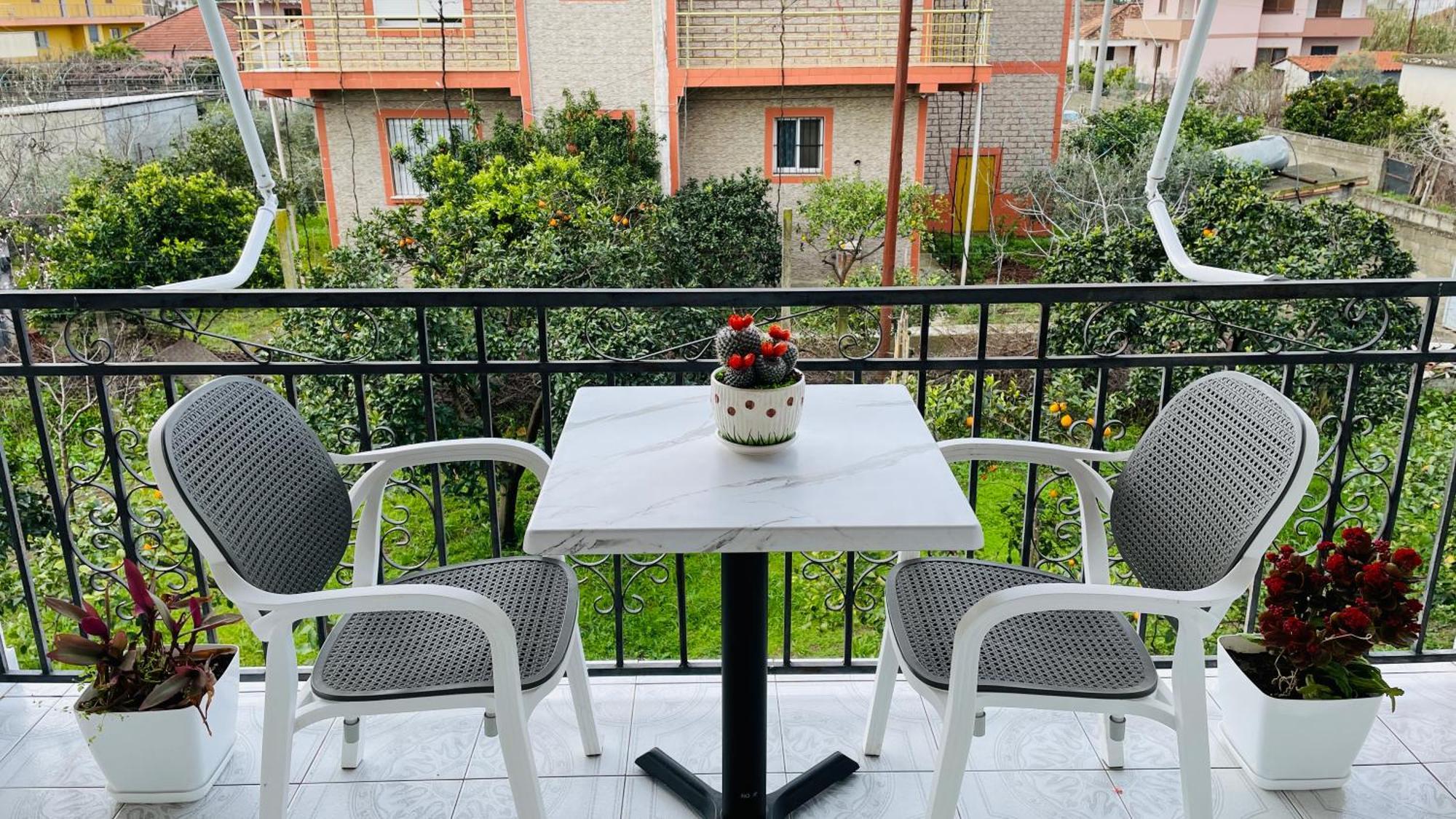 Mia Guest House - Entire Home With Balcony & Garden Divjake Luaran gambar